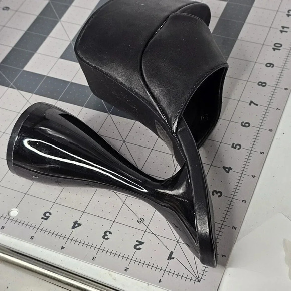 Pretty Little Things Bratz Platform with Sculptural Heel Black Sz 6 Classic - Picture 4 of 9